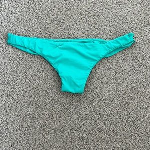 Billabong cheeky bikini bottoms.